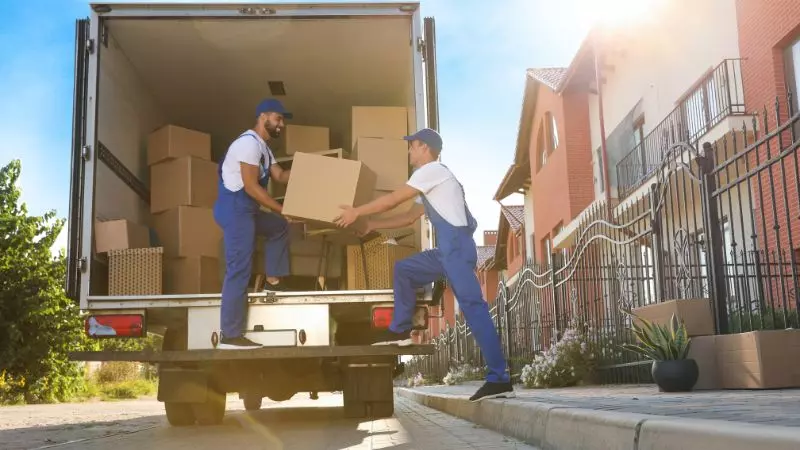 How Can I Choose The Right Moving Company for a Long-Distance Move?
