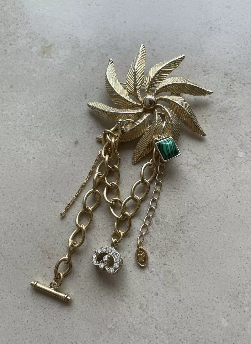 Sunburst Vintage Charm Brooch: A Timeless Glow of Elegance and Story