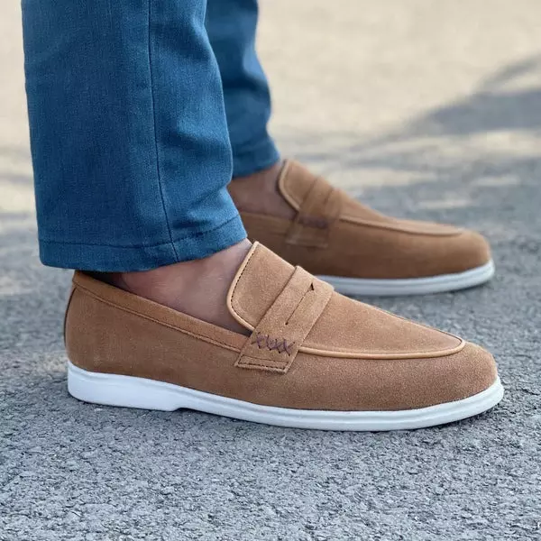 Step Into Comfort & Class: The Ultimate Guide to Men’s Loafers in Pakistan