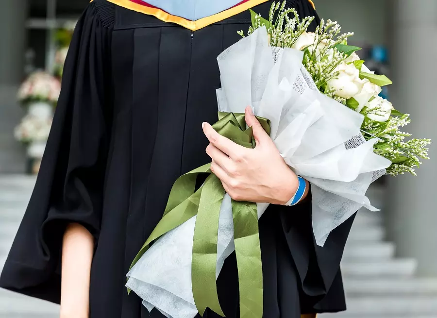 What Flowers Should You Give Someone for Graduation?