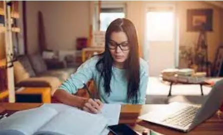 What Makes a Thesis Writing Service Reliable and Effective?