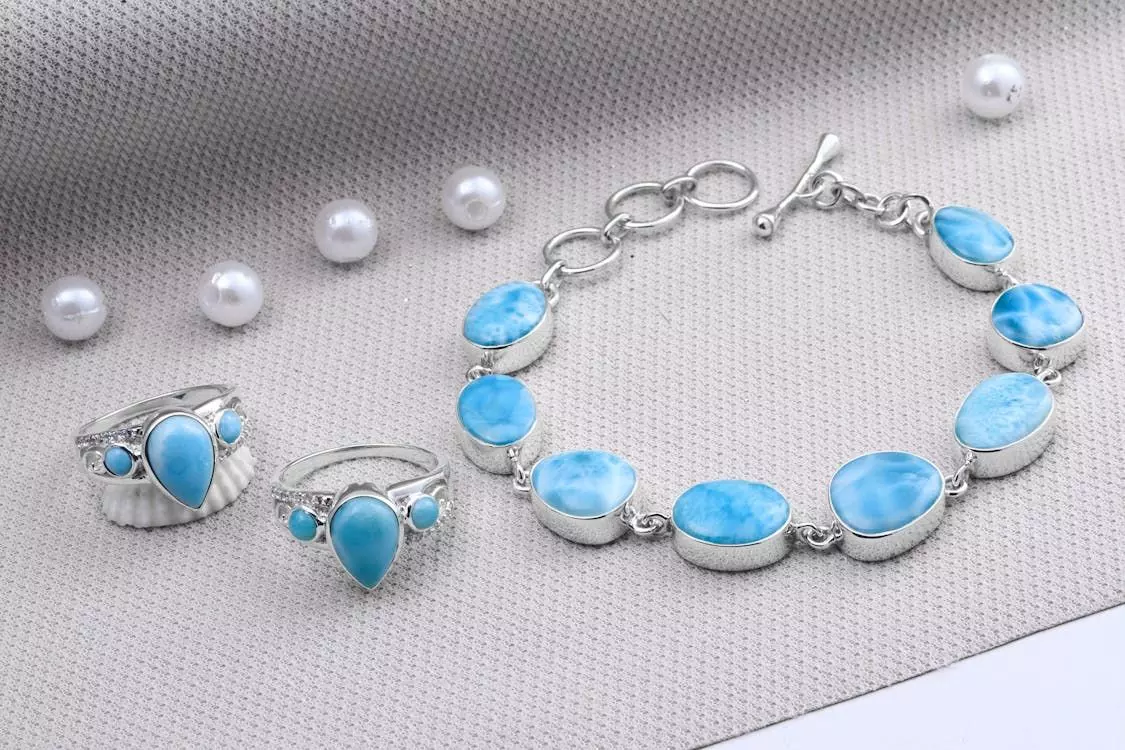 Larimar Style Secrets: Expert Tips for Perfect Outfit Pairings