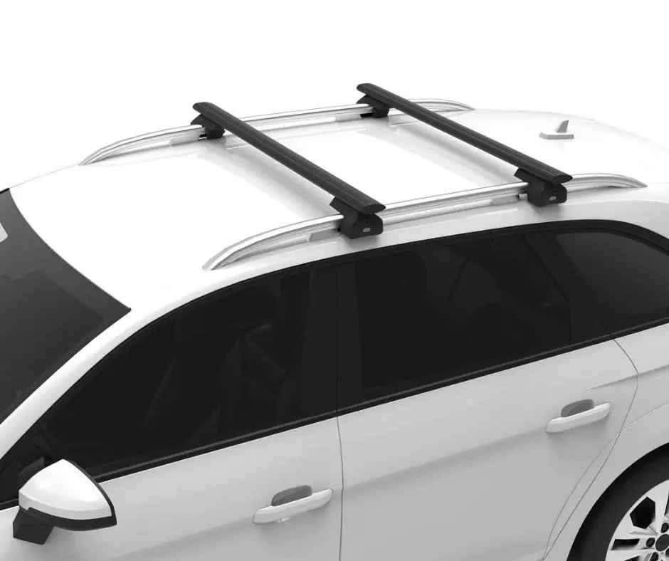 Gegenstände sicher in offenen Draht-Dachträgern befestigen