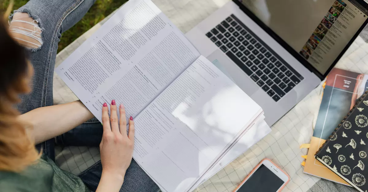 5 Red Flags to Avoid When Hiring an Assignment Writing Service