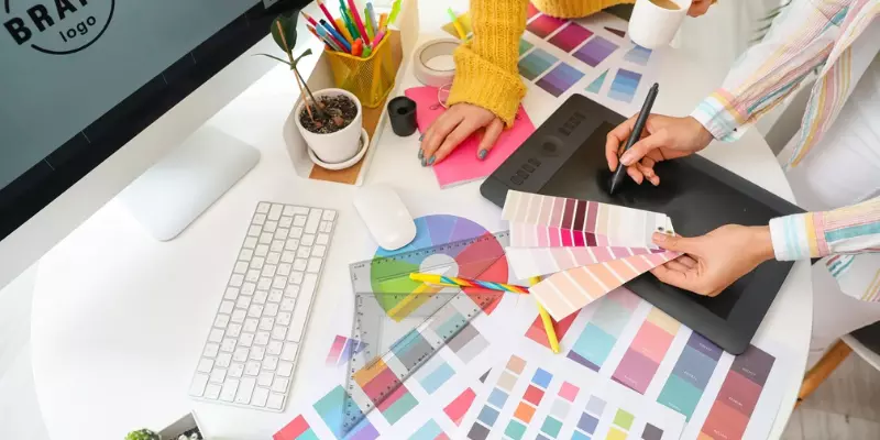 What are the principles of visual hierarchy in graphic design?