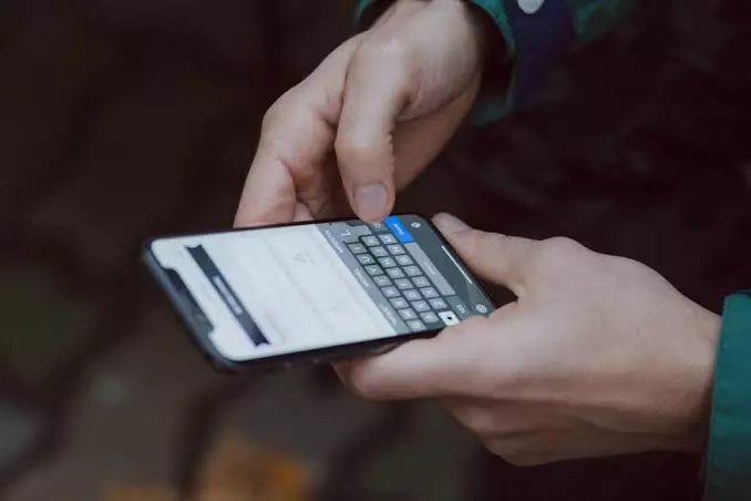 How Mobile Phone Detection Helps Stop Screen Photography Data Leaks