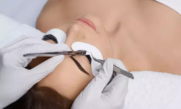 How Hair is Chosen for Eyelash Transplants