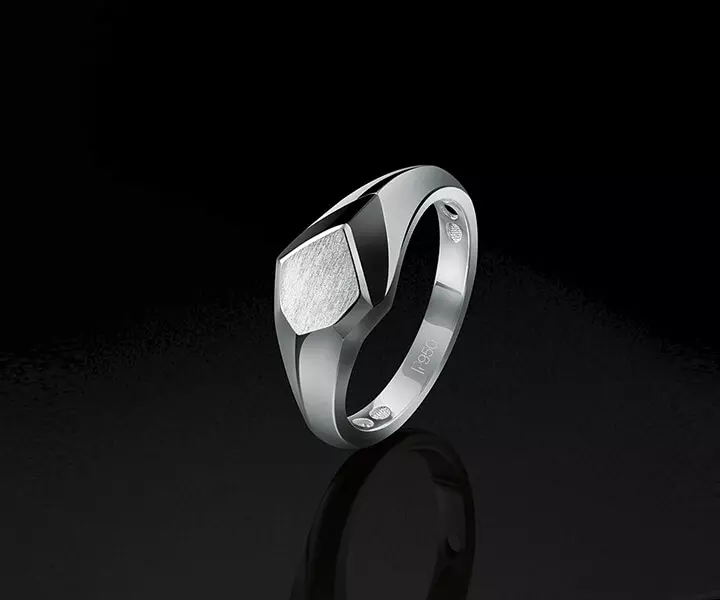 Platinum Diamond Ring: A Perfect Blend of Elegance and Brilliance