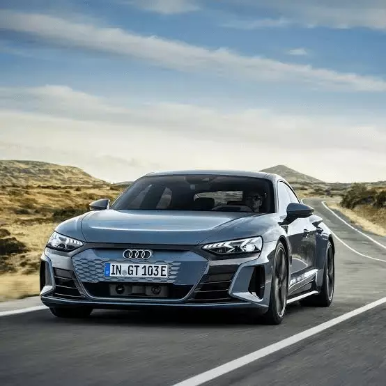 Experiencing Dubai’s Luxury Lifestyle Through Supercar Rentals