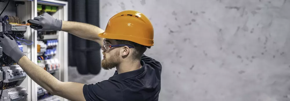 How to Prepare for Power Outages: Emergency Tips from an Electrician