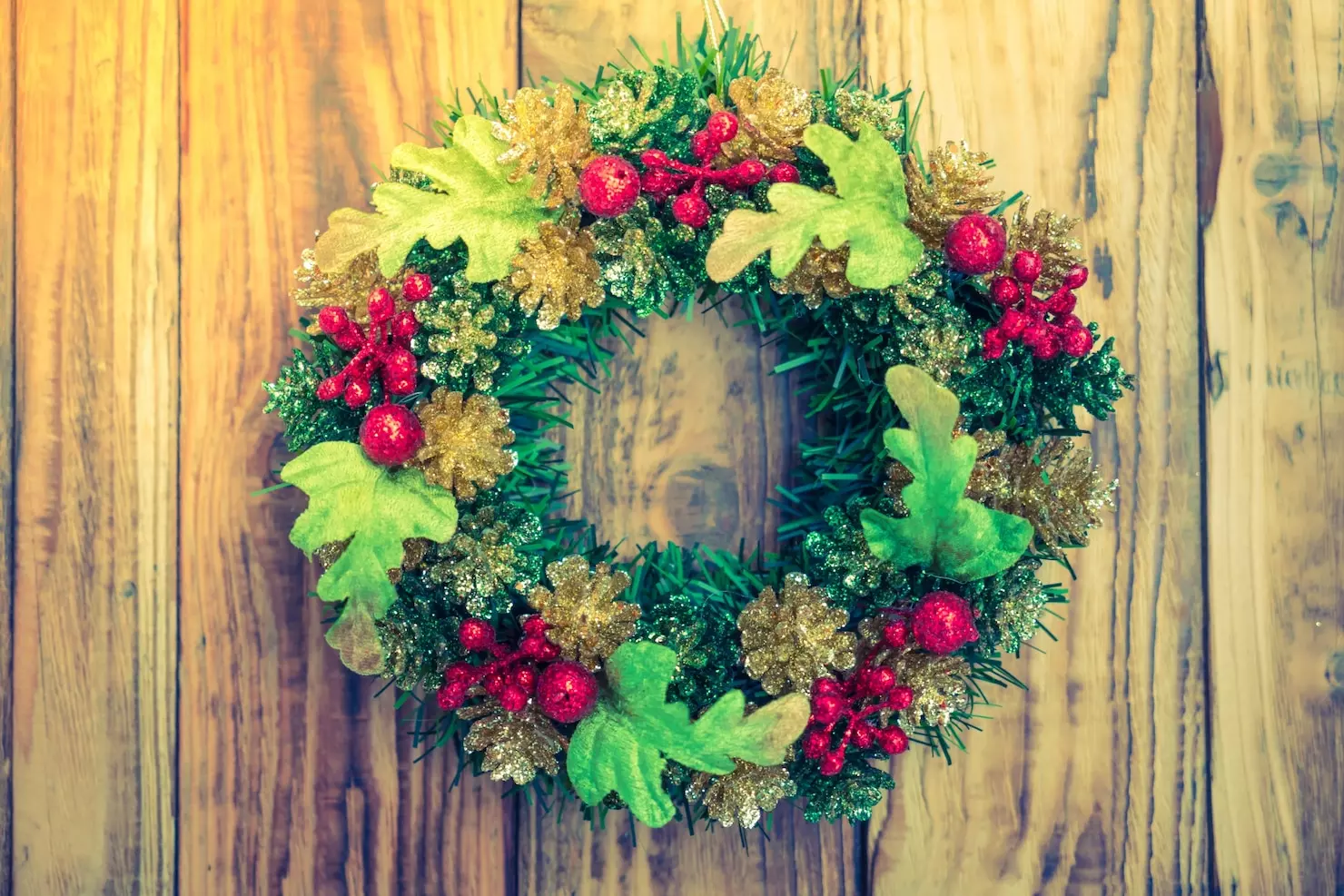 How Do Magnetic Wreath Attachments Simplify Holiday Decorating?