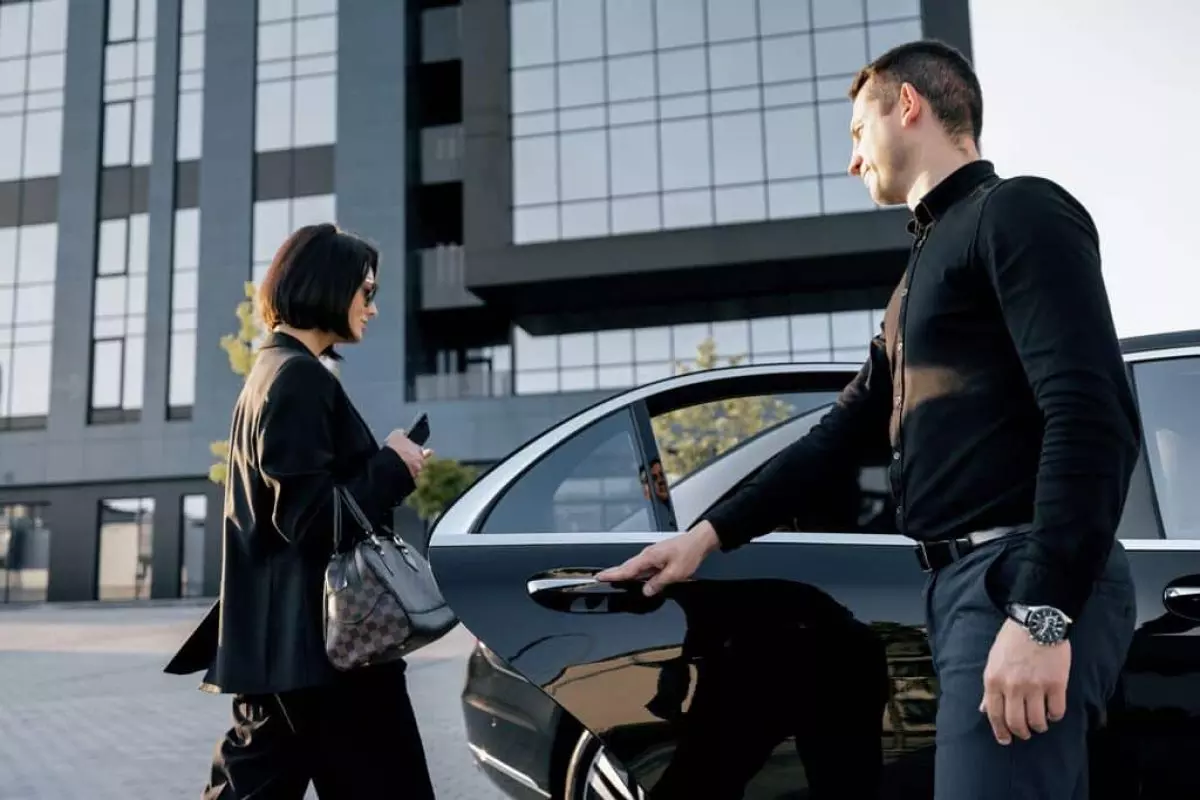 Chicago to Indianapolis Car Service - The Best Way to Travel in Comfort and Style