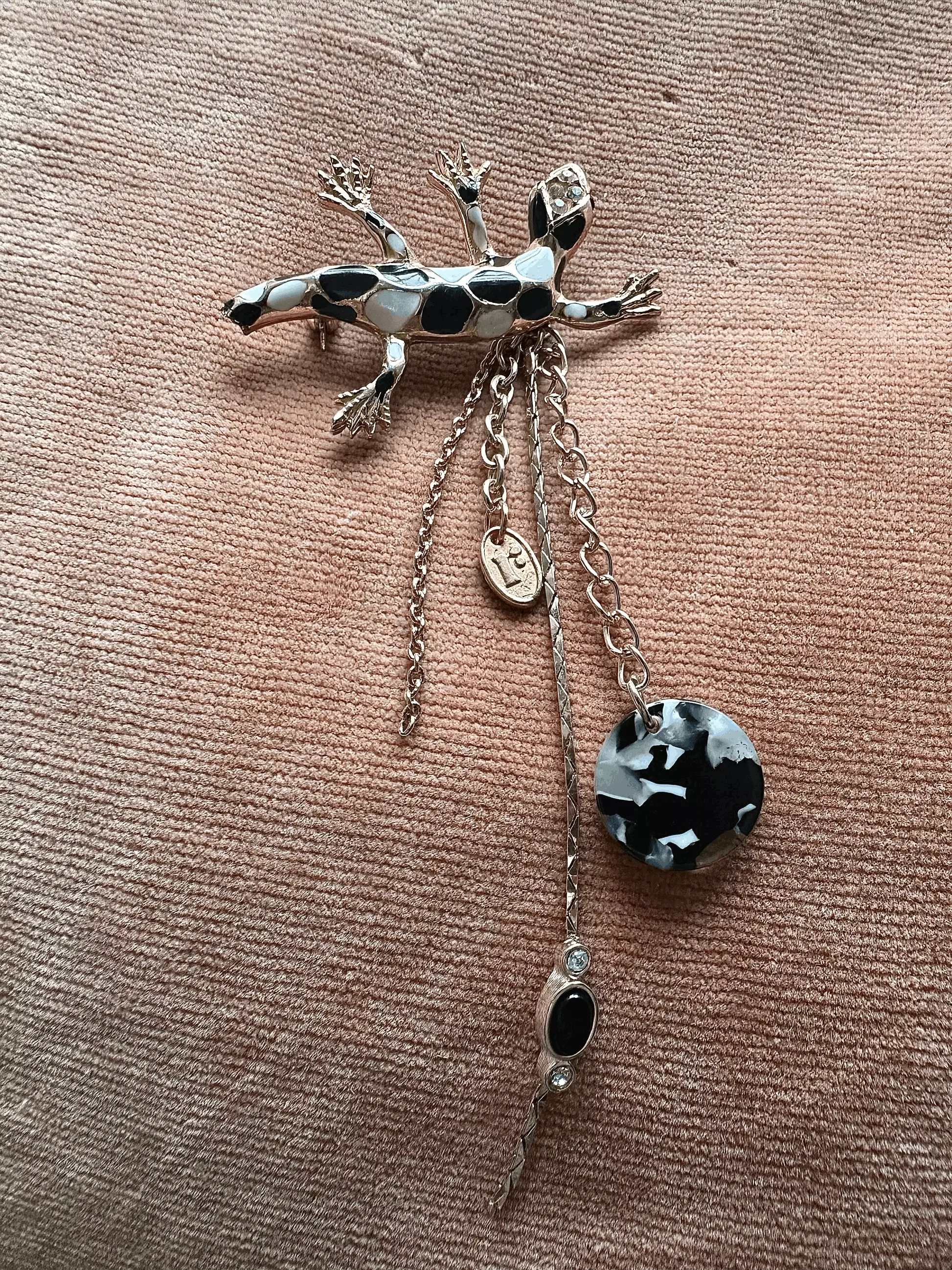 Lizard Vintage Charm Brooch: A Bold Symbol of Transformation, Heritage, and Sustainable Luxury