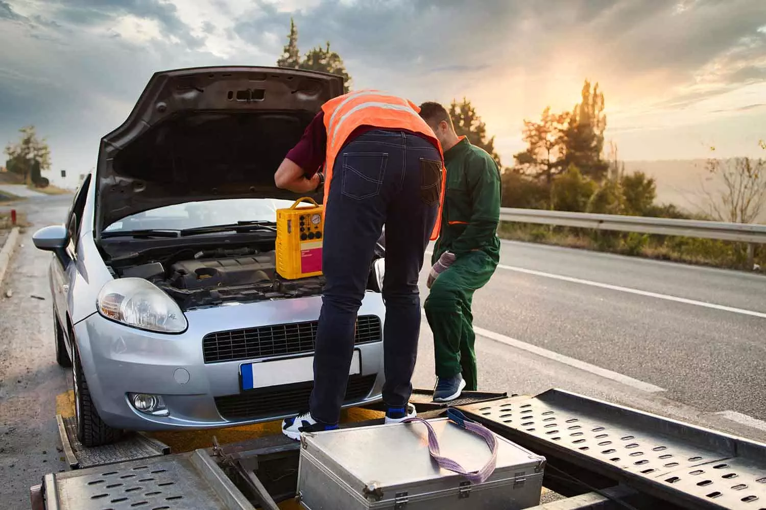 Common Roadside Emergencies and How Professional Assistance Gets You Back on the Road