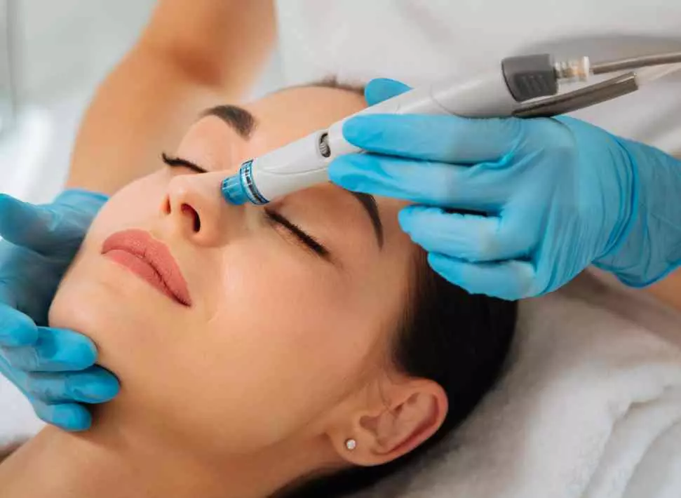 Dermatologist Dubai: How Professional Chemical Peel Treatment Helped One Woman Feel Confident Again