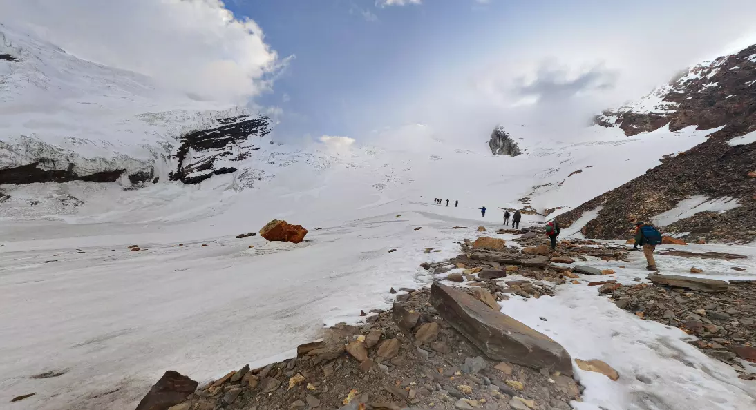 Best Time to do Auden’s Col Trek – Complete Seasonal Guide