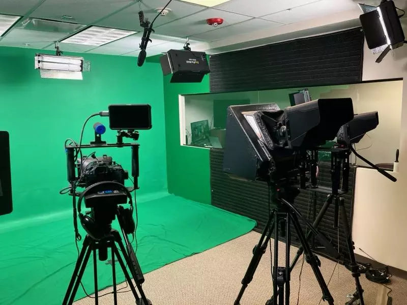 Public Speaking Classes Near Me Using Green Screen for Real Practice