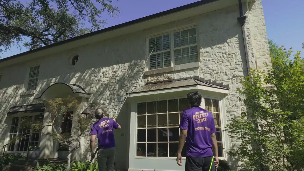 Commercial Window Cleaning Service in Fort Worth: The Key to Professional Business