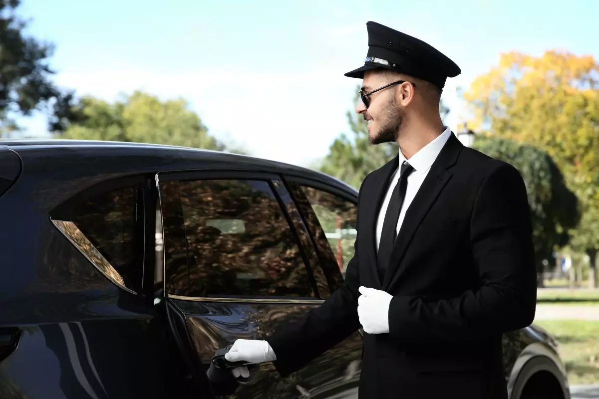 Hourly Chauffeur Service in Chicago – Luxury, Flexibility, and Comfort for Every Ride