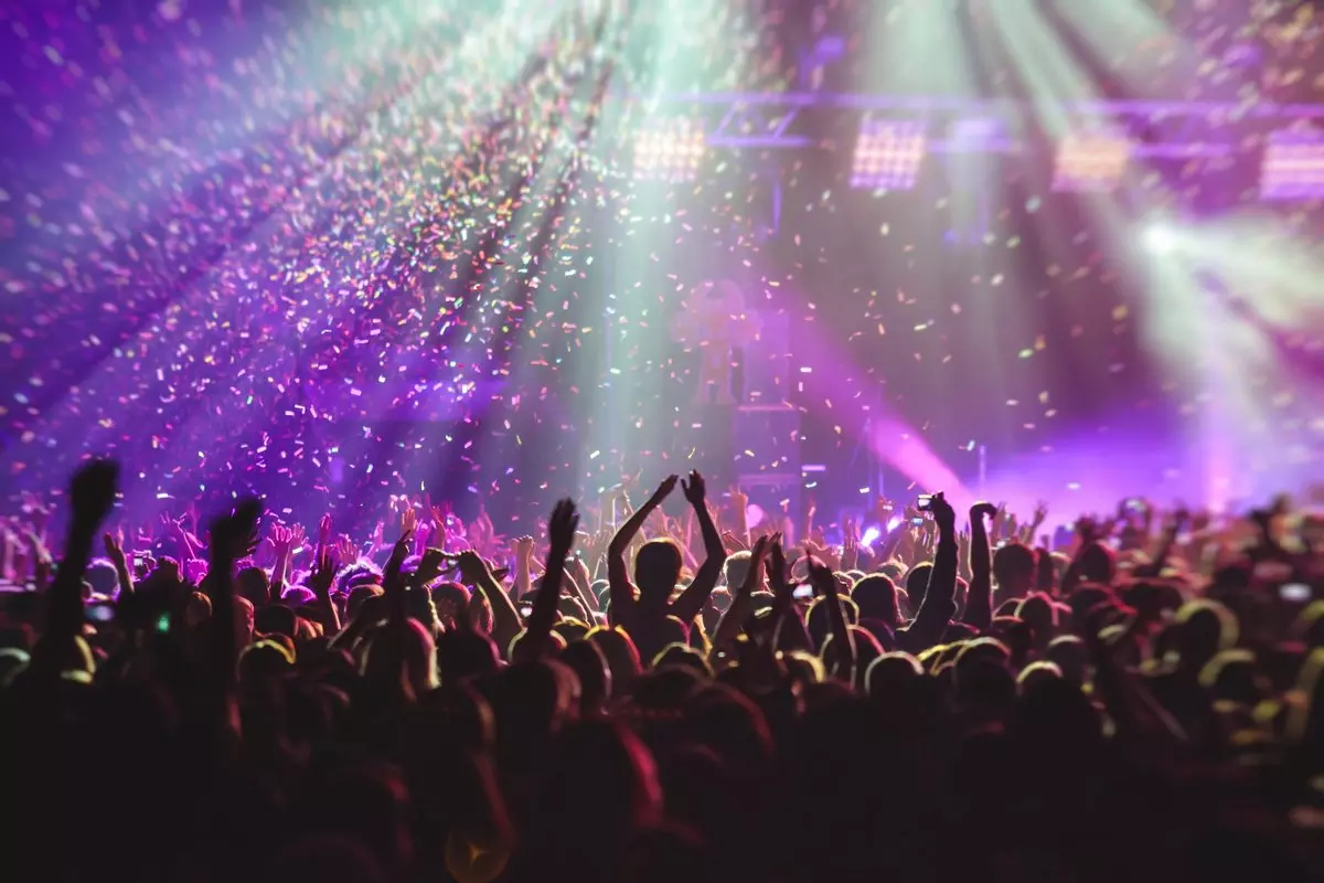 Concert Limo Service Chicago – Travel to Every Show in Style and Comfort