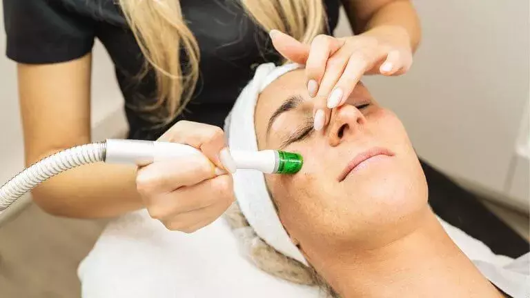 Does a Deep Cleansing Facial with Extraction Shrink Pores?