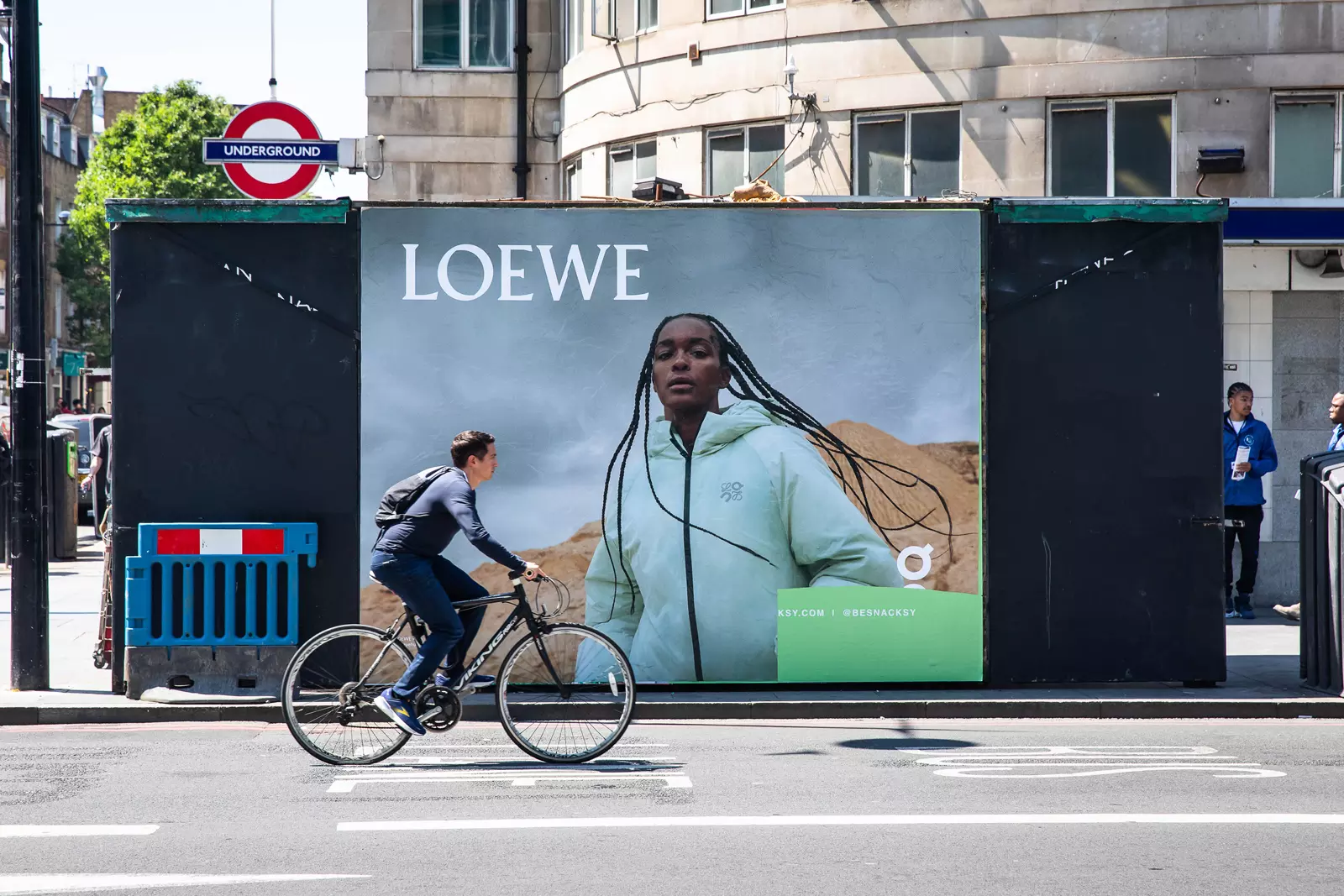 Loewe X On Running a small accent to bring luck to their wedding day