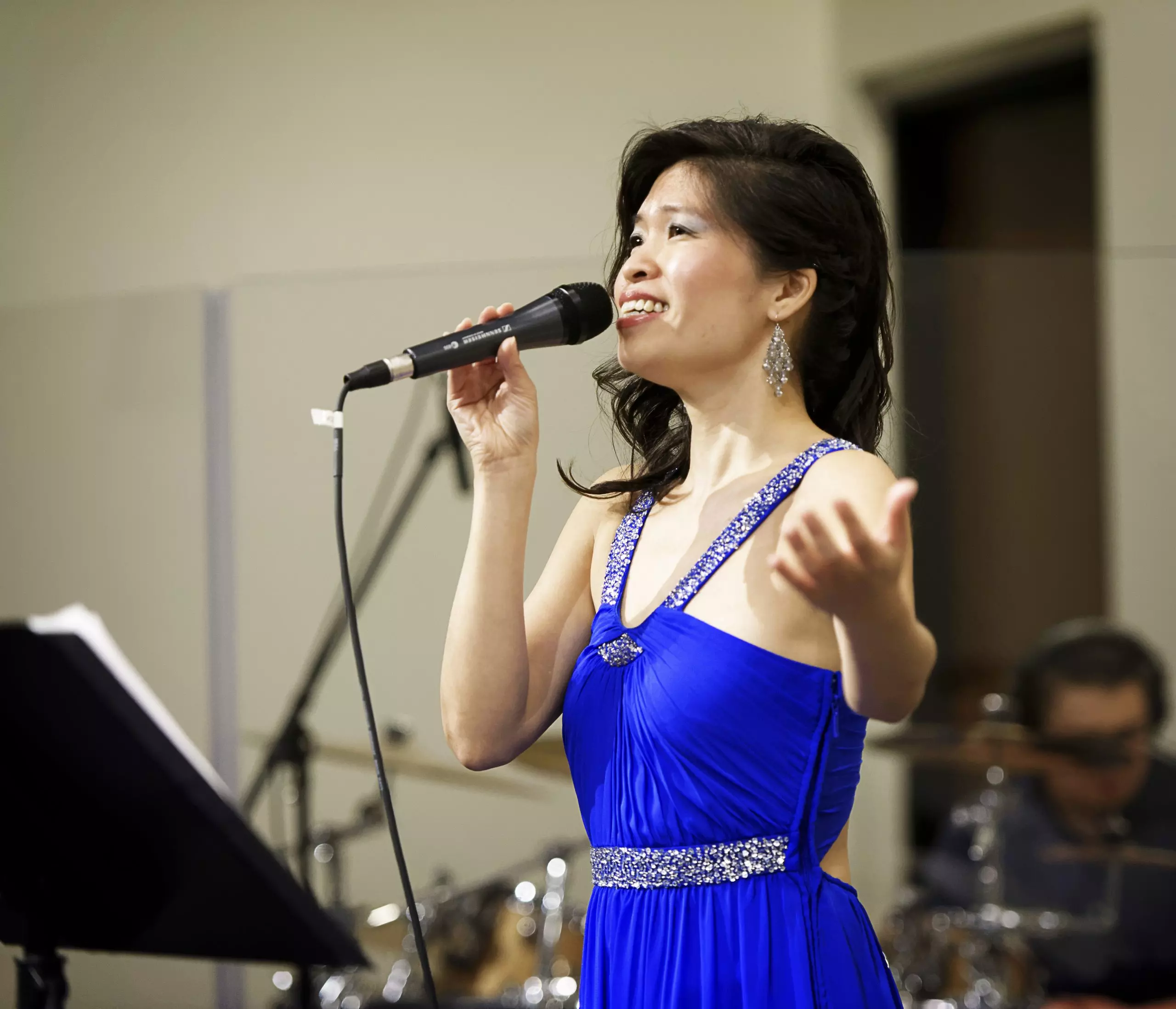 How to Handle Voice Cracks During Live Shows