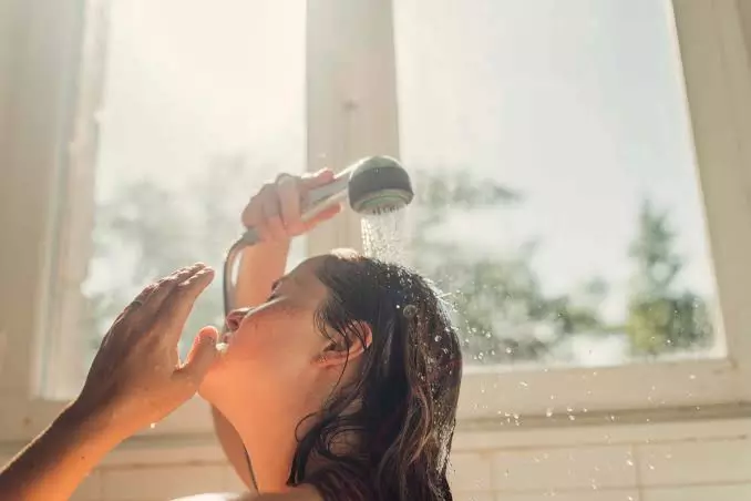 Shower Before Bed or in the Morning: Which Is Better for Your Body?