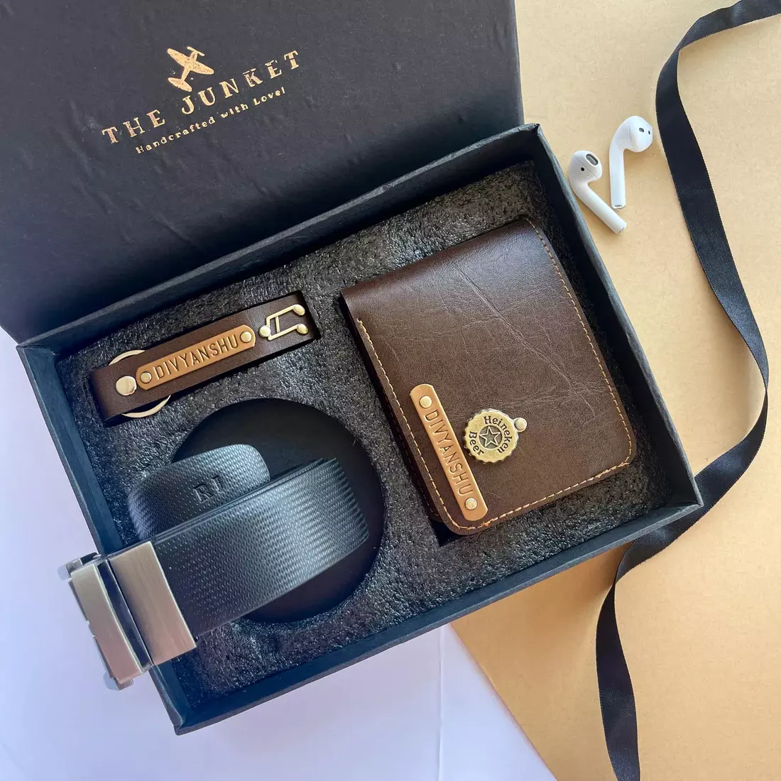 Thoughtful Gifting Ideas: Why a Men’s Wallet Set Makes the Perfect Choice