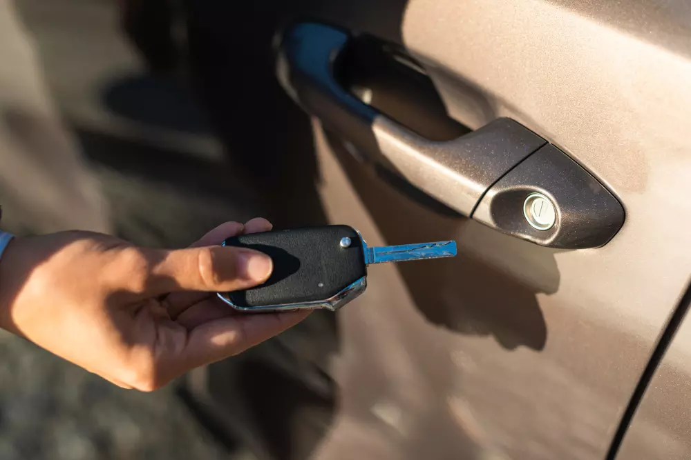 How Auto Locksmiths Provide Fast Roadside Key Solutions