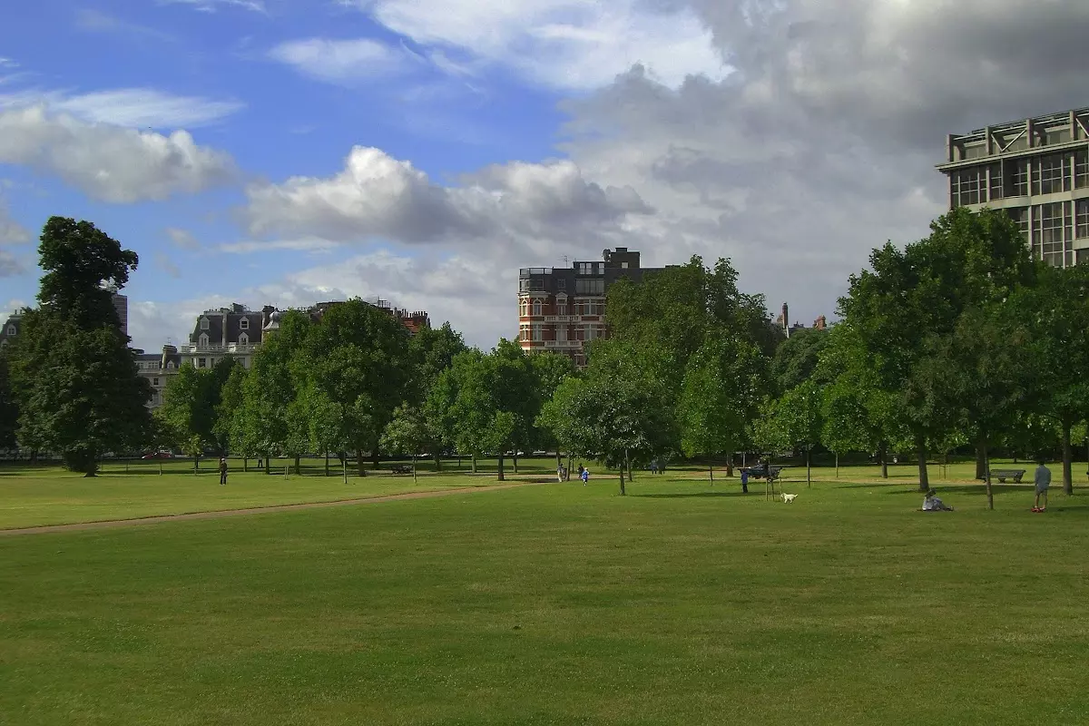 Exploring Hyde Park in Comfort with Black Car Services Chicago