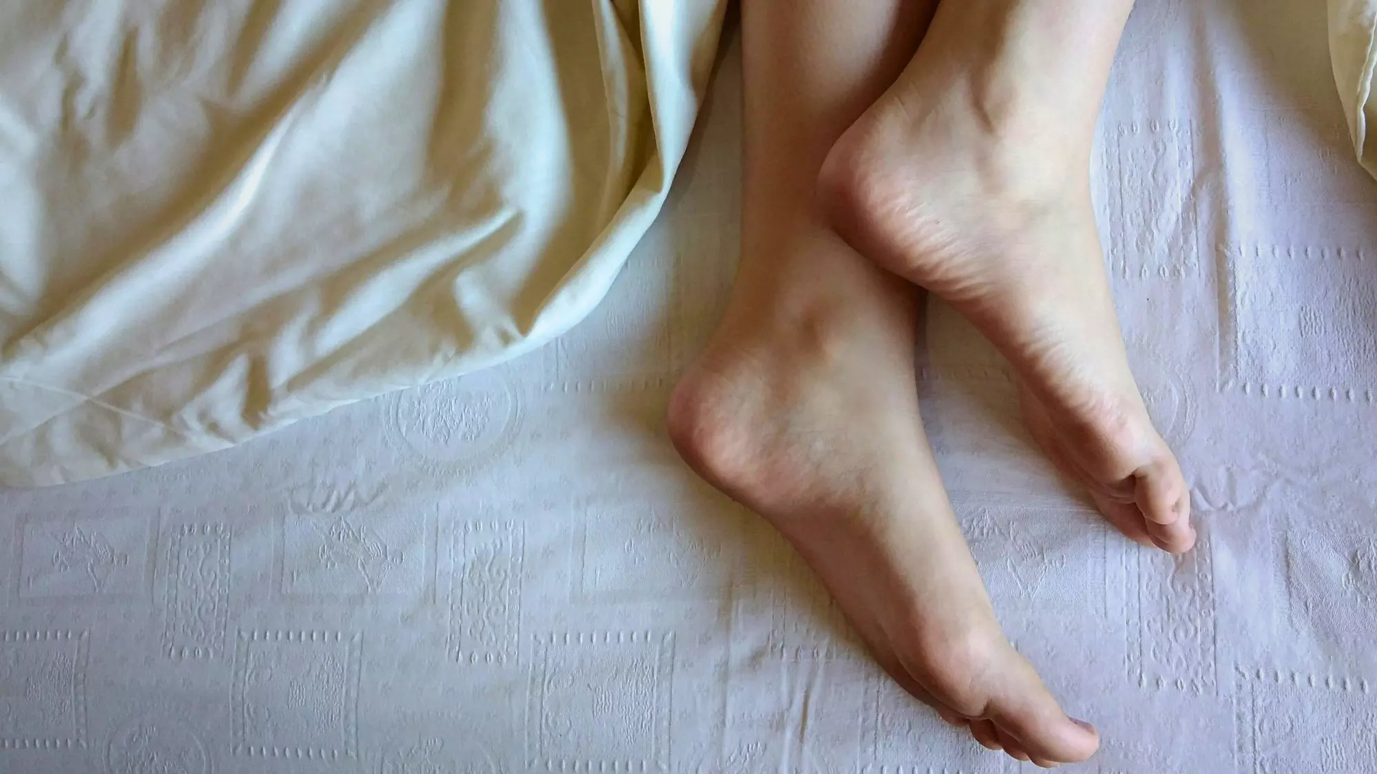 How to Improve Your Sleep Quality with V-Shape Pillows?