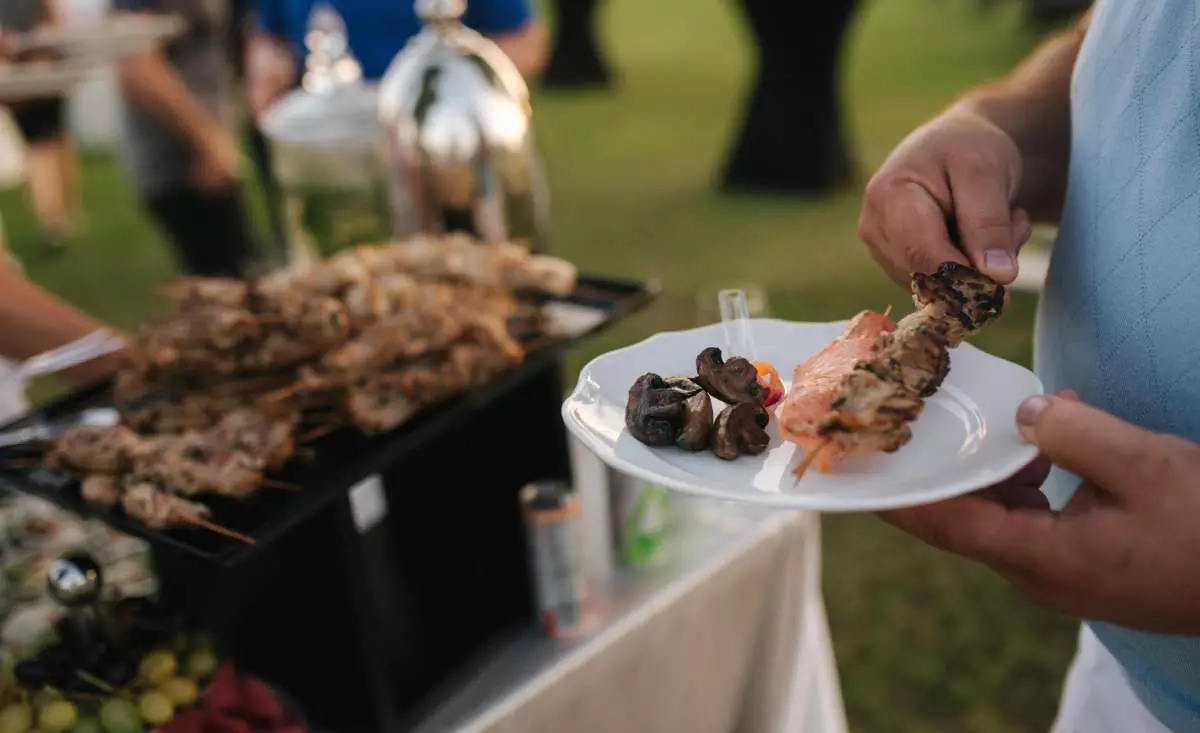 How to Choose the Best Corporate Catering Near Me for Your Next Office Event