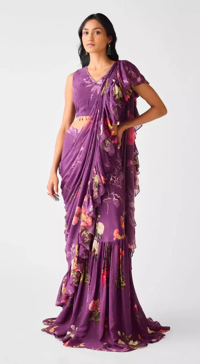 Draped Saree vs. Stitched Saree Gown: Which Should You Buy Online?