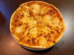 How Margherita Pizza Is Adapted for Local Tastes in Qatar