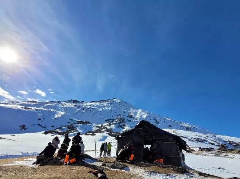 Kedarkantha Trek This Winter: Walk Through Frozen Landscapes to a Stunning 360° Summit