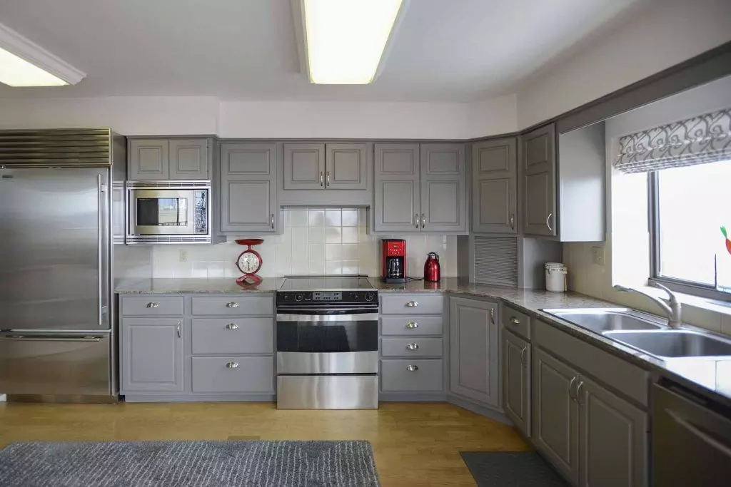How Can Pantry Storage Reduce Clutter in a Busy Kitchen?